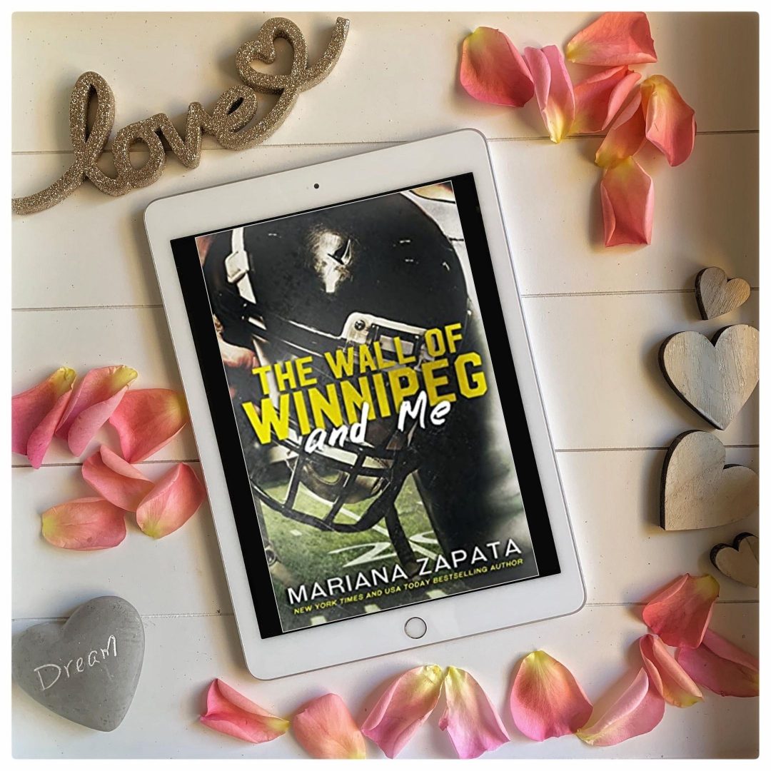 Book Review Mariana Zapata "The Wall of Winnipeg and me